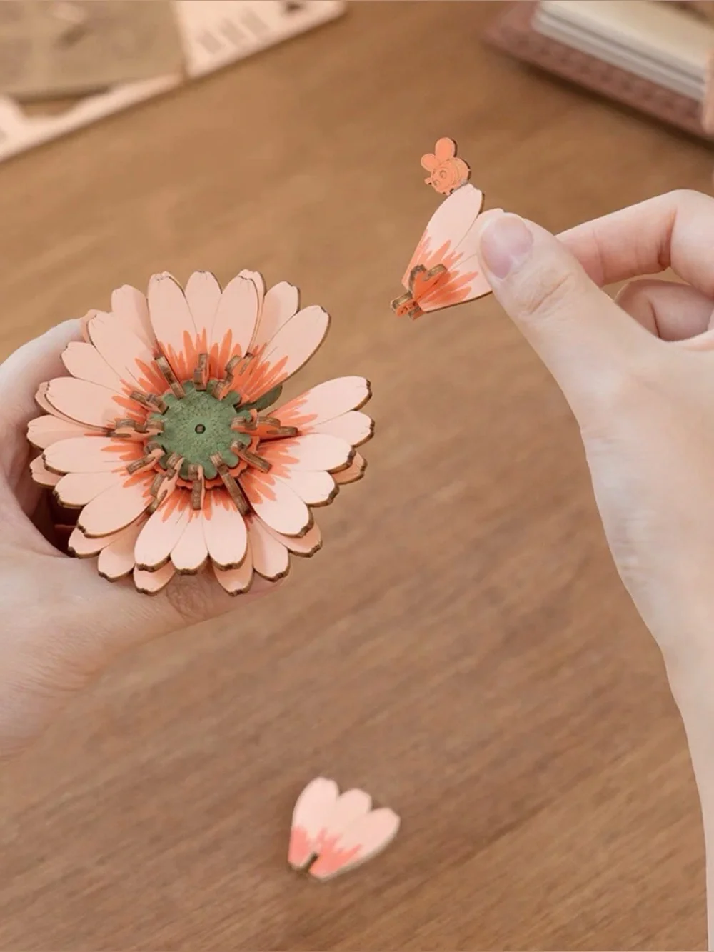 Rowood Wooden Blooming Book DIY Flower Bouquet 3D 552 Piece Puzzle TW04H New